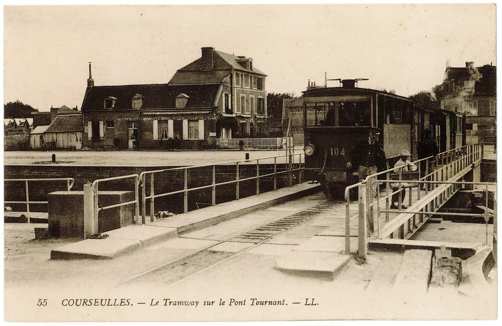 150 - Tramway sur le pont tournant - port - Pont de Goldbach © Jean-Pierre Fritz